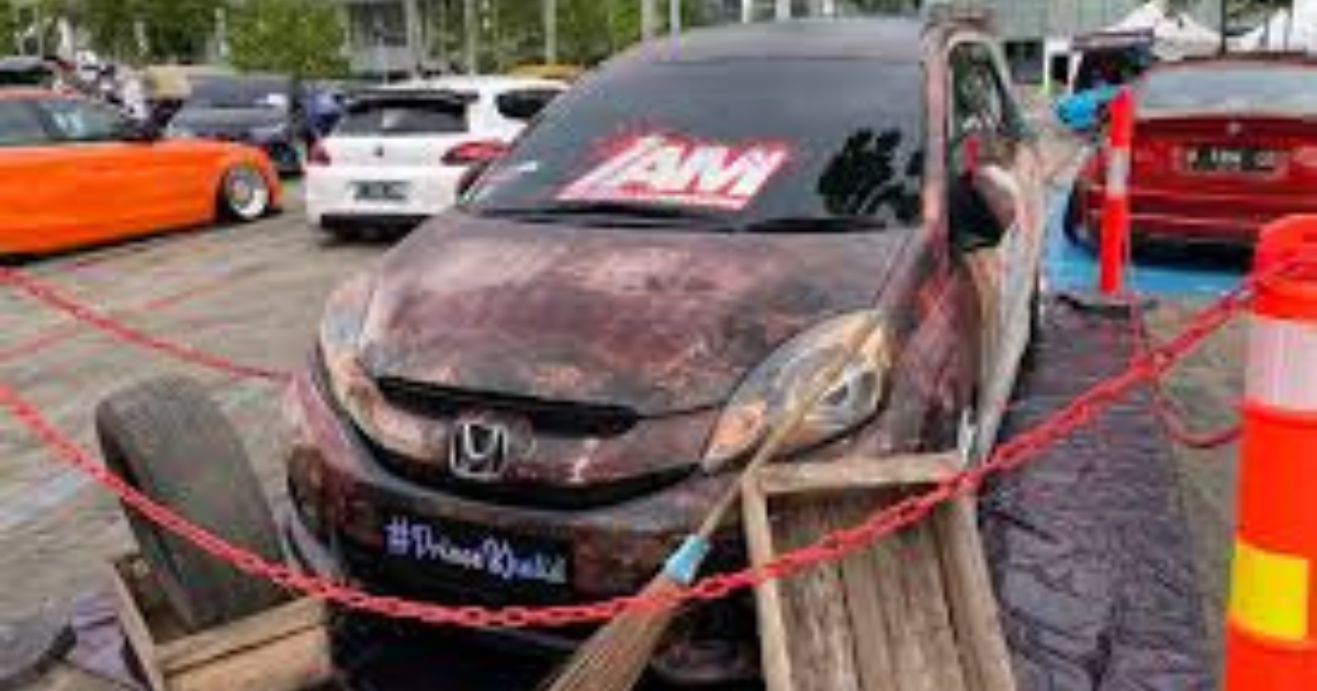 Modifikasi Mobil Karat Unik Bikin Pencuci Mobil Bingung