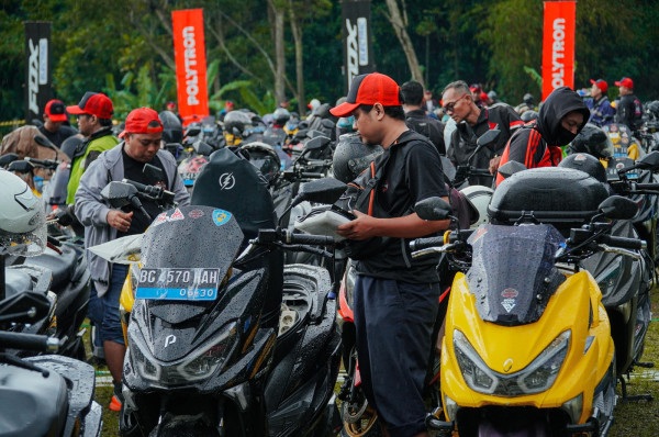 Motor Listrik Polytron FOX-200, Desain Elegan untuk Pengendara Perempuan