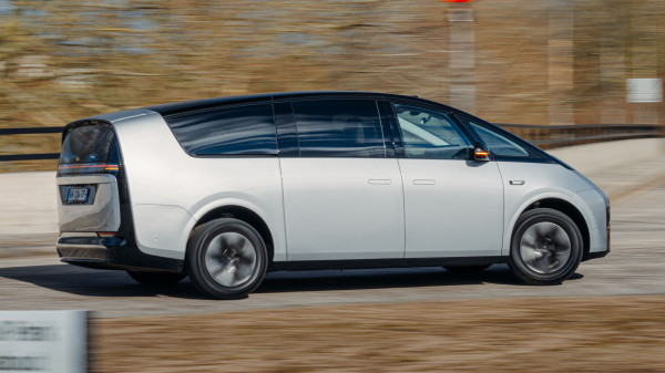 MPV Li Mega Terbakar Spontan