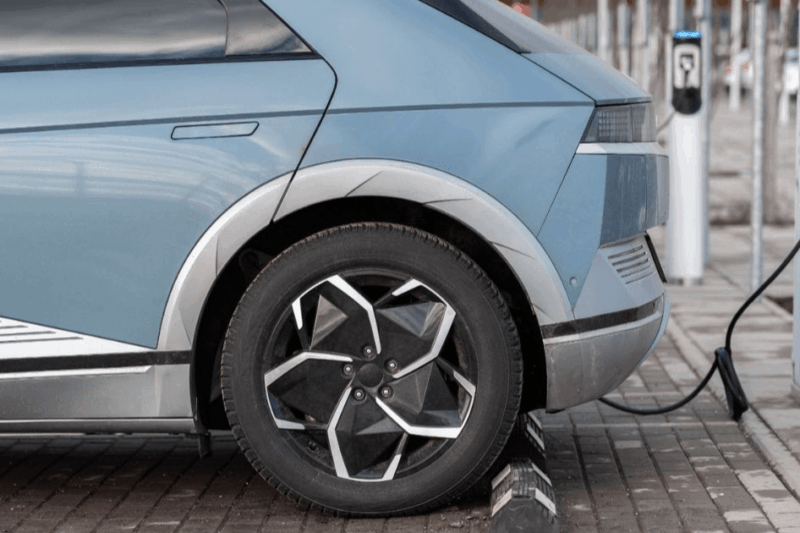 Tips Memilih Ban Mobil Listrik yang Tepat