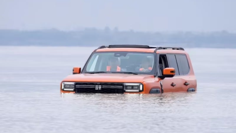 Jetour Zongheng G700 Jadi SUV Pertama yang Menyeberangi Sungai Yangtze