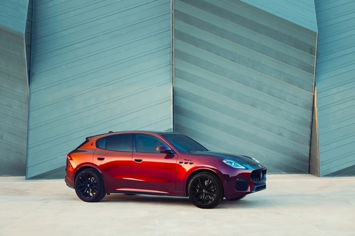 Maserati Grecale Tributo Il Bruciato dengan Warna Cat Kusam