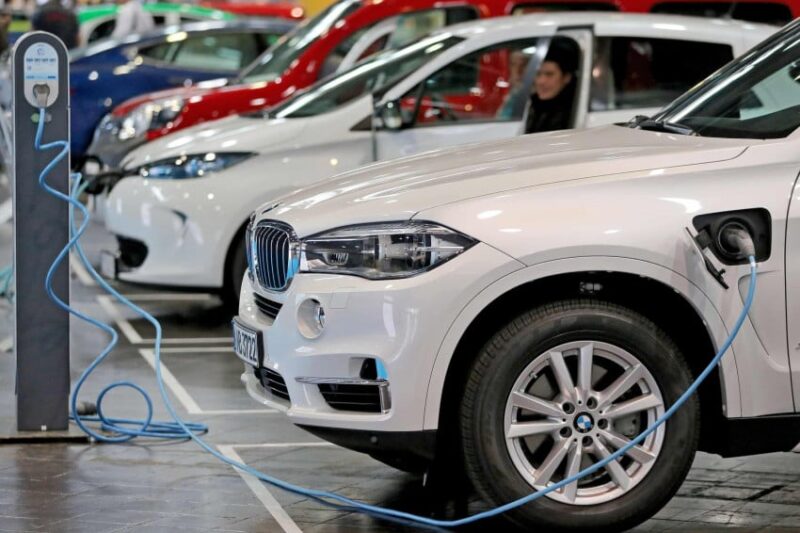 Mengejutkan, Data 800.000 Mobil Menunjukkan Plug