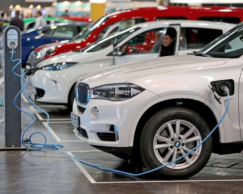 Mengejutkan, Data 800.000 Mobil Menunjukkan Plug