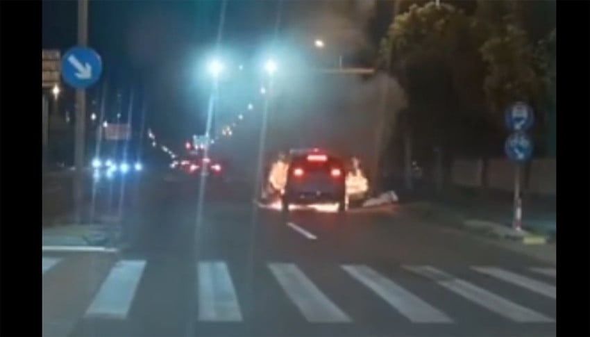 Ngeri! MPV Listrik Li Mega Terbakar Spontan: Apa Penyebabnya?