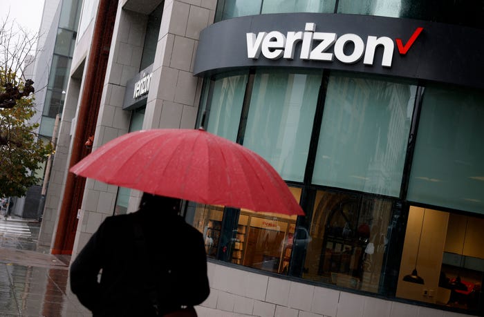 Gelombang Pemutusan Hubungan Kerja di Perusahaan Besar 2023