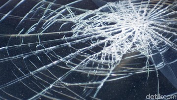 Tragedi Toyota Fortuner Serempet Pesepeda dan Tabrak Mobil